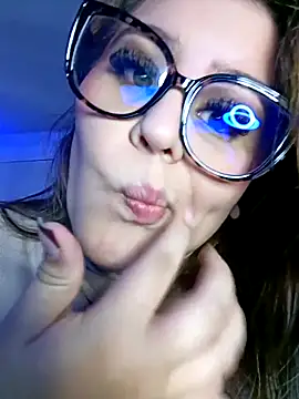 Snapshot of Bonny_rousse01 chatting on May 8, 12:10 pm Bonny rousse01 online show from May 8, 12:10 pm
