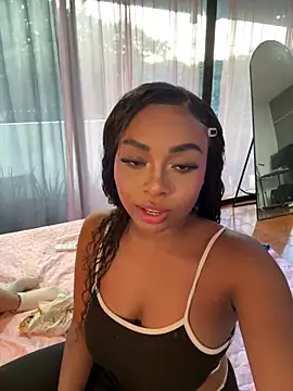 Snapshot of Kloe_rousse01 chatting on May 6, 10:59 pm Kloe rousse01 online show from May 6, 10:59 pm