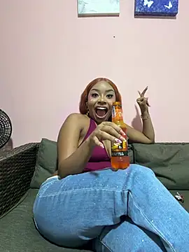 Snapshot of Kloe_rousse01 chatting on July 18, 8:45 pm Kloe rousse01 online show from July 18, 8:45 pm