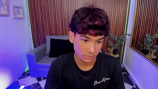 Oliver20   online show from March 20, 2:49 am