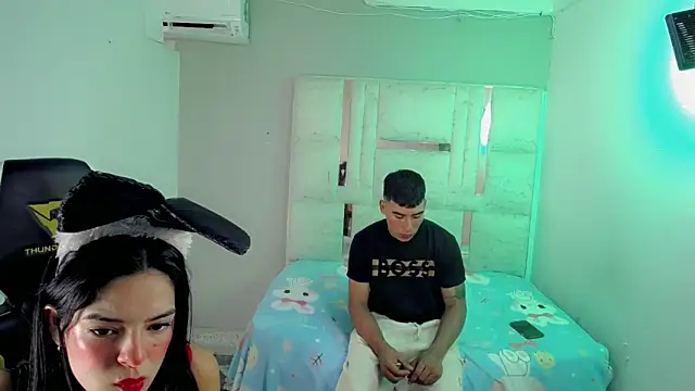 Snapshot of Nina_and_coby_ chatting on May 14, 9:32 pm Nina and coby online show from May 14, 9:32 pm