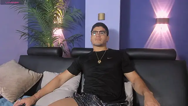 DanteTargaryen online show from March 29, 4:01 am