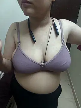 Snapshot of neelam_rawat chatting on March 26, 6:35 pm neelam rawat online show from March 26, 6:35 pm