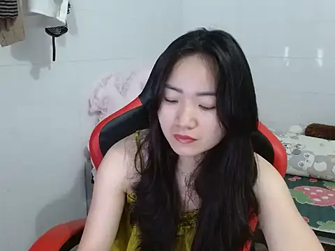Snapshot of Olivia_cute68 chatting on April 19, 8:13 am Olivia cute68 online show from April 19, 8:13 am