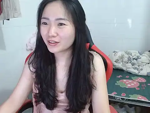 Snapshot of Olivia_cute68 chatting on April 21, 1:50 pm Olivia cute68 online show from April 21, 1:50 pm