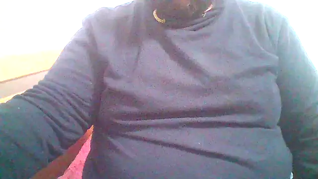 Snapshot of BeardedChubb chatting on April 8, 7:08 am BeardedChubb online show from April 8, 7:08 am