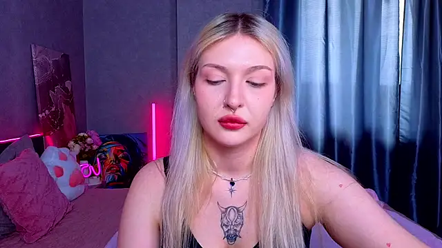 Snapshot of BlondieSummer chatting on March 20, 7:46 am BlondieSummer online show from March 20, 7:46 am