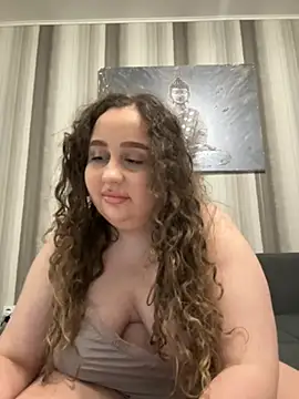 Snapshot of CurlyMaddie chatting on April 8, 5:57 pm CurlyMaddie online show from April 8, 5:57 pm