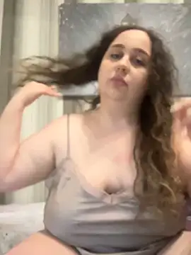 Snapshot of CurlyMaddie chatting on June 3, 6:24 pm CurlyMaddie online show from June 3, 6:24 pm