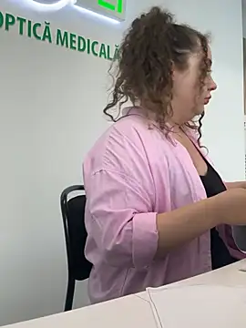 Snapshot of CurlyMaddie chatting on July 13, 7:00 am CurlyMaddie online show from July 13, 7:00 am