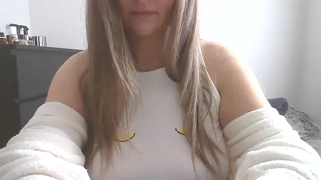 Snapshot of Goddess-GraceX chatting on April 17, 2:09 pm Goddess-GraceX online show from April 17, 2:09 pm