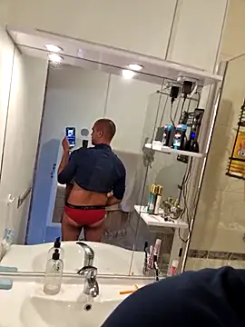 Justfunfree online show from April 2, 2:26 pm