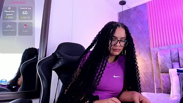 Snapshot of alina_sauvage chatting on May 24, 7:52 pm alina sauvage online show from May 24, 7:52 pm