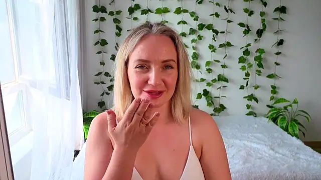 MonikFoxi online show from June 16, 4:26 am