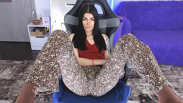 AnacondaOnn online show from April 25, 1:41 pm