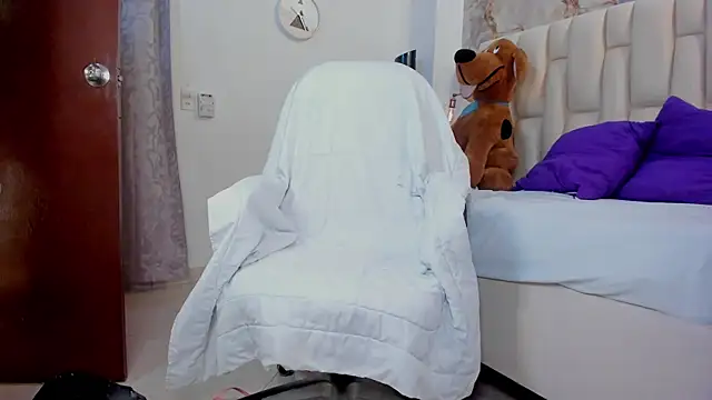 Snapshot of mia_rouxx1 chatting on June 29, 10:15 am mia rouxx1 online show from June 29, 10:15 am
