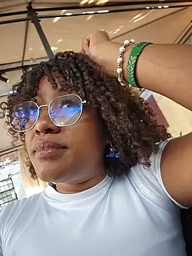Snapshot of mia_rouxx1 chatting on August 2, 10:08 pm mia rouxx1 online show from August 2, 10:08 pm