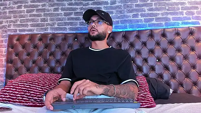 KyleJoss30 online show from April 27, 9:13 pm