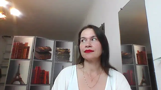 Snapshot of Selena_Moo chatting on June 16, 10:07 am Selena Moo online show from June 16, 10:07 am
