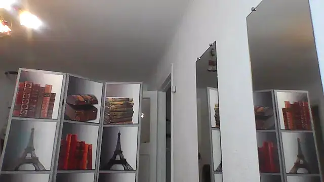 Snapshot of Selena_Moo chatting on June 18, 9:14 am Selena Moo online show from June 18, 9:14 am