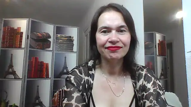 Snapshot of Selena_Moo chatting on August 6, 9:00 am Selena Moo online show from August 6, 9:00 am