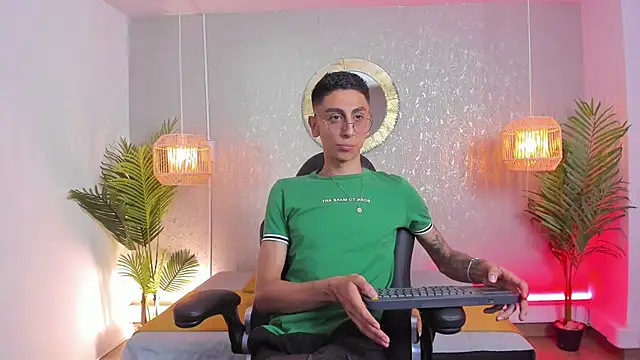 Snapshot of Gio_carangi chatting on May 23, 2:06 am Gio carangi online show from May 23, 2:06 am