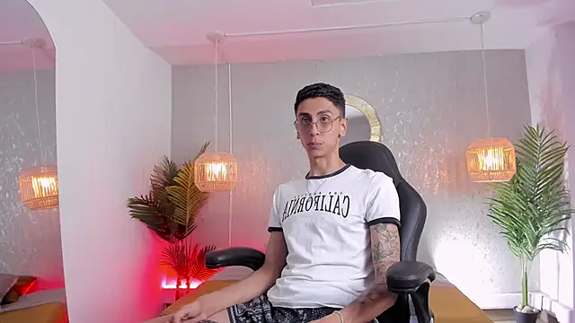 Snapshot of Gio_carangi chatting on June 16, 11:40 pm Gio carangi online show from June 16, 11:40 pm