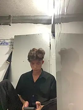 Nguyencuong1999 online show from April 26, 3:48 am