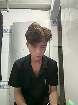 Nguyencuong1999 online show from May 4, 5:14 am
