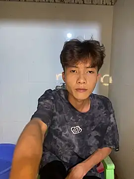 Snapshot of Nguyencuong1999 chatting on June 2, 1:13 pm Nguyencuong1999 online show from June 2, 1:13 pm