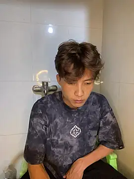 Snapshot of Nguyencuong1999 chatting on June 3, 12:19 pm Nguyencuong1999 online show from June 3, 12:19 pm