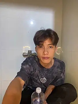 Snapshot of Nguyencuong1999 chatting on June 3, 3:28 pm Nguyencuong1999 online show from June 3, 3:28 pm