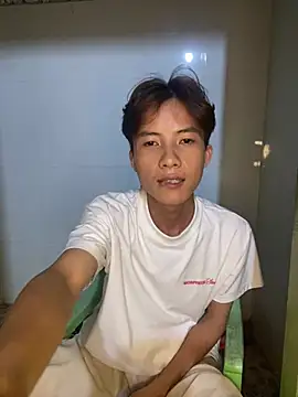 Snapshot of Nguyencuong1999 chatting on June 14, 5:26 pm Nguyencuong1999 online show from June 14, 5:26 pm