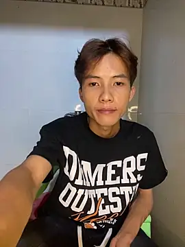 Snapshot of Nguyencuong1999 chatting on June 15, 3:25 pm Nguyencuong1999 online show from June 15, 3:25 pm