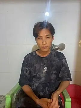 Snapshot of Nguyencuong1999 chatting on June 29, 4:18 pm Nguyencuong1999 online show from June 29, 4:18 pm