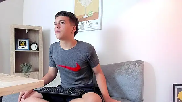 Snapshot of dennis_hills chatting on March 21, 12:54 pm dennis hills online show from March 21, 12:54 pm