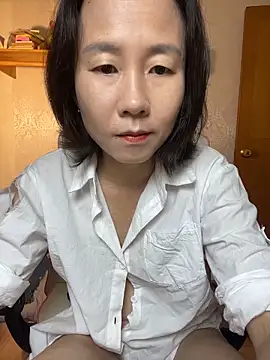 Snapshot of lilysister66 chatting on June 29, 6:08 pm lilysister66 online show from June 29, 6:08 pm