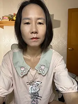 Snapshot of lilysister66 chatting on July 2, 1:28 pm lilysister66 online show from July 2, 1:28 pm