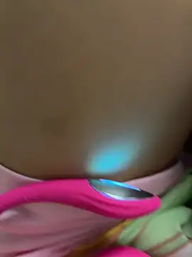 flylingling33 online show from April 29, 4:11 pm