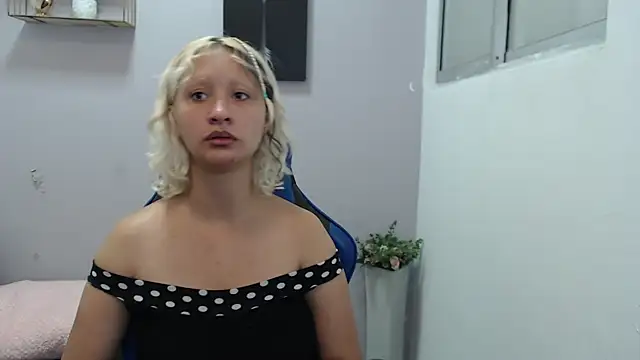 Snapshot of dafne_kim chatting on March 25, 1:17 pm dafne kim online show from March 25, 1:17 pm