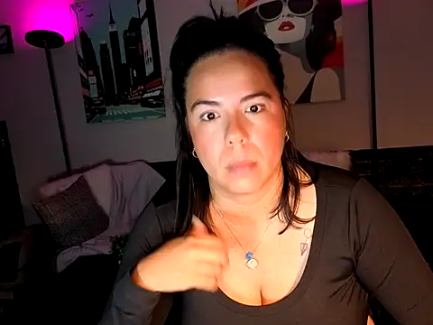 HannaJonns online show from May 1, 12:43 pm