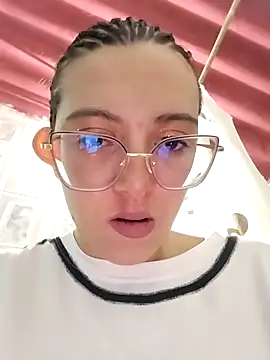 Snapshot of Greta_silber26 chatting on April 29, 7:31 pm Greta silber26 online show from April 29, 7:31 pm