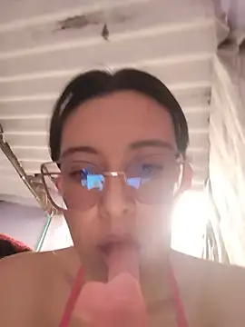 Snapshot of Greta_silber26 chatting on May 21, 9:33 pm Greta silber26 online show from May 21, 9:33 pm