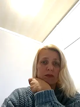 MiaLove183 online show from April 10, 11:48 am