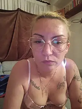 Snapshot of pamela661 chatting on May 12, 9:56 pm pamela661 online show from May 12, 9:56 pm