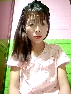 AmyLinee01 online show from May 2, 5:01 am