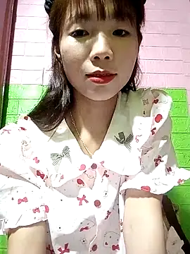 Snapshot of AmyLinee01 chatting on May 11, 4:26 pm AmyLinee01 online show from May 11, 4:26 pm