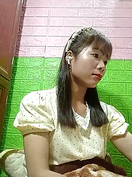 Snapshot of AmyLinee01 chatting on June 13, 7:12 pm AmyLinee01 online show from June 13, 7:12 pm