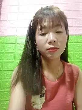 Snapshot of AmyLinee01 chatting on June 15, 6:21 pm AmyLinee01 online show from June 15, 6:21 pm
