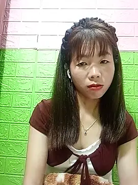 Snapshot of AmyLinee01 chatting on June 20, 8:33 pm AmyLinee01 online show from June 20, 8:33 pm